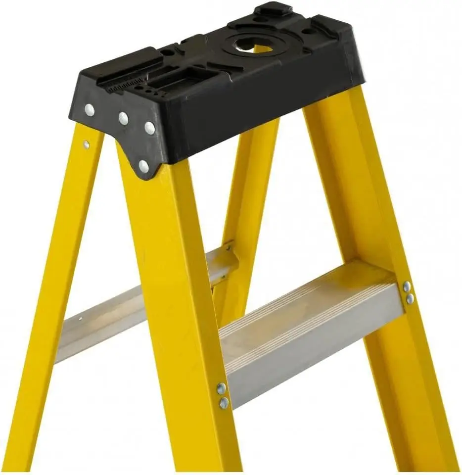 Step Ladder, 12' Reach, 250 lbs Load Capacity