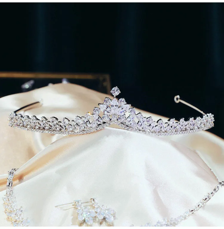 CC Crown for Wedding Women Hair Accessories Bridal Headbands Engagement Jewelry Crystal Tiaras and Crowns Shining Charms FO42