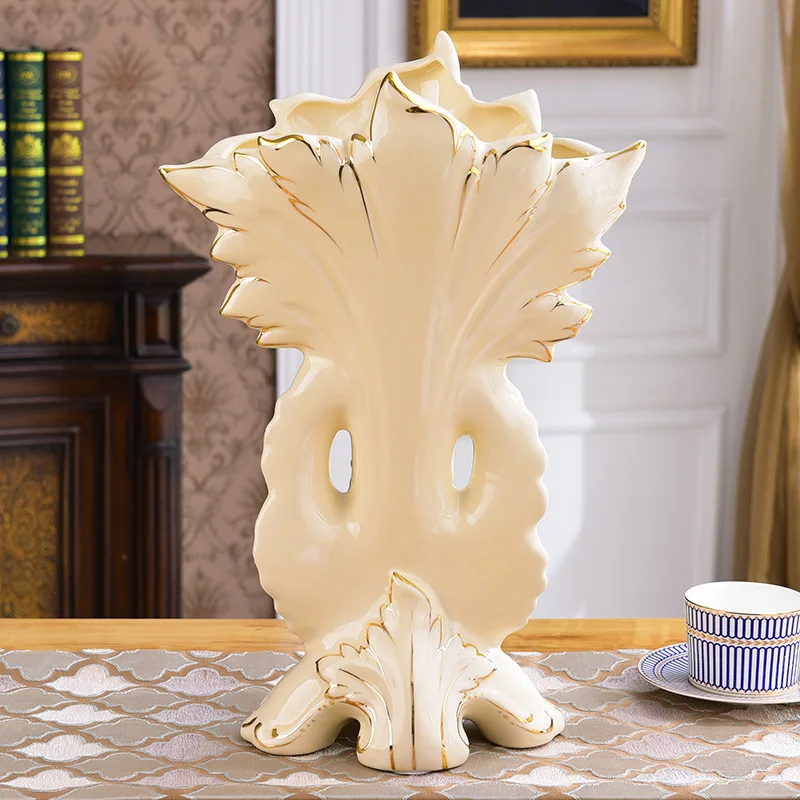 High-end European ceramic vase ornaments gilt peacock open screen flower arrangements creative home accessories for living room