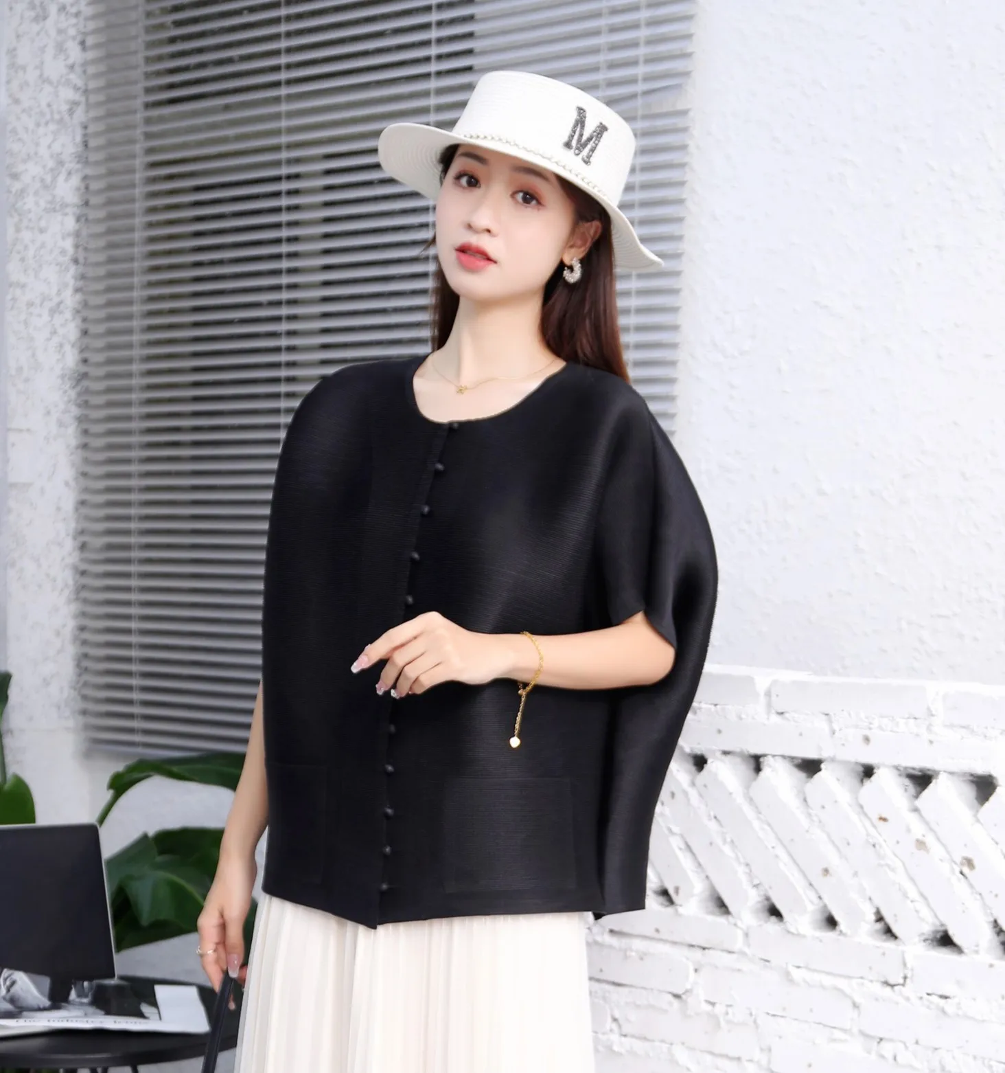 YUDX High Quality 2023 Summer New Miyake Pleated Round Neck Single Row 13 Buttons Bat Sleeve Women's Blouse