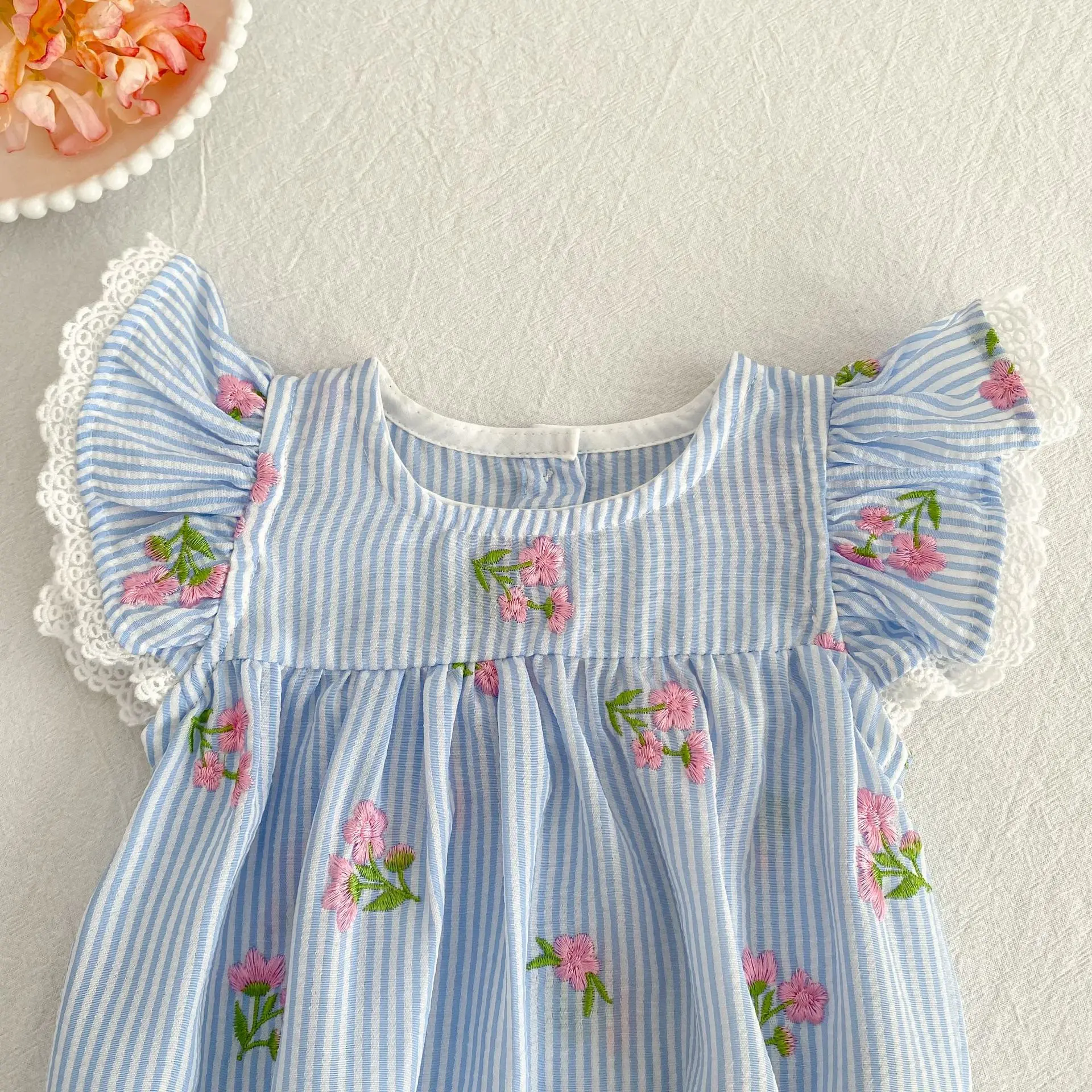 2026 Neuer Sommer 0-24M Kleinkind Mädchen Flügelärmel Baumwolle Gestreifter Jumpsuit Blumenmuster Western Baby Mädchen Blauer Strampler – Detail 12