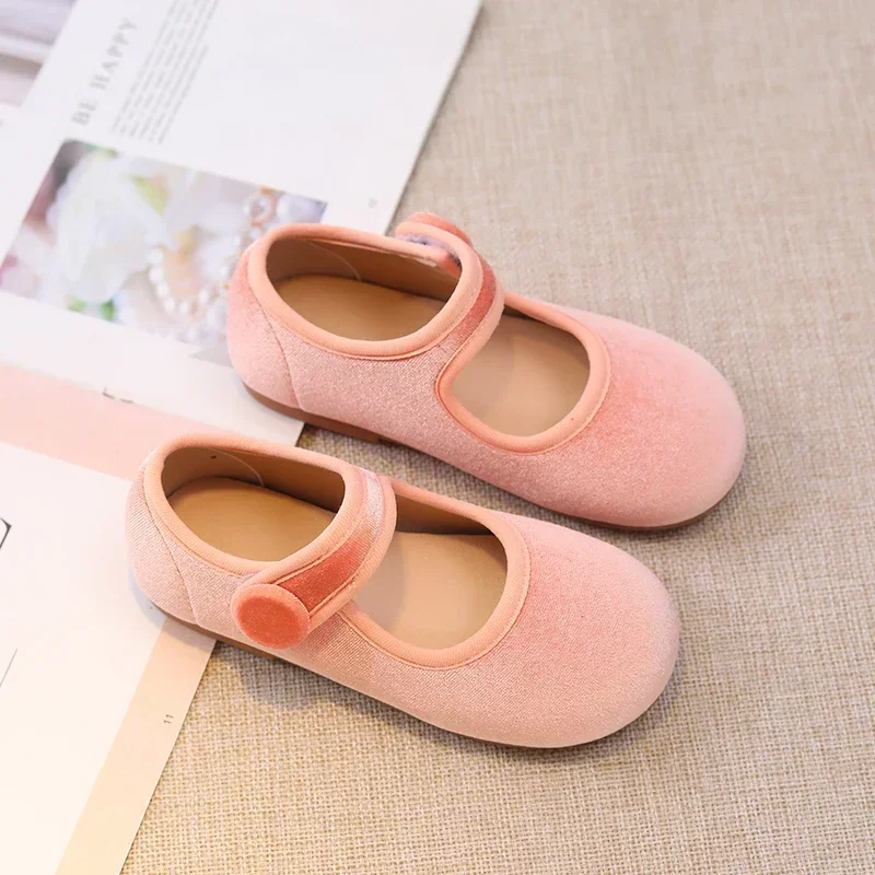 Nuevos zapatos de princesa para niños de otoño 2024, bailarinas para niñas, zapatos planos de terciopelo de estilo conciso a la moda, zapatos planos elegantes poco profundos que combinan con todo para niños