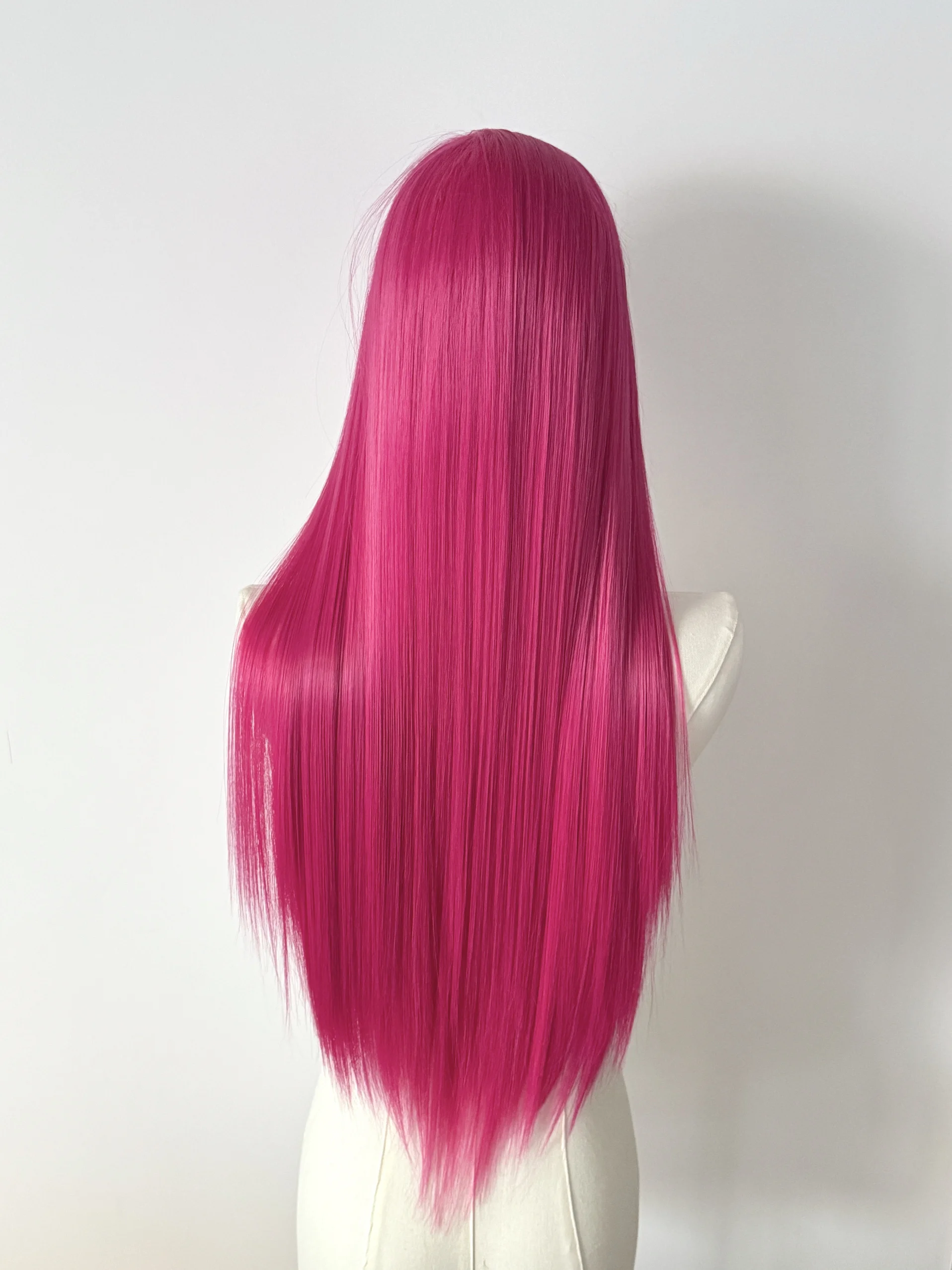 วิกผมลูกไม้สีแดงกุหลาบสำหรับผู้หญิง ถอนขนแล้ว ผมตรงยาว 13*4  วิกผมสังเคราะห์ทนความร้อนแบบธรรมชาติสำหรับคอสเพลย์ ขนาด 26 นิ้ว