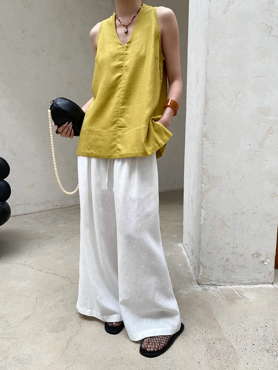 Sommerliche Damen-Weste in unifarbenem Design mit V-Ausschnitt und lockerem Schnitt ohne Ärmel. – Detail 11