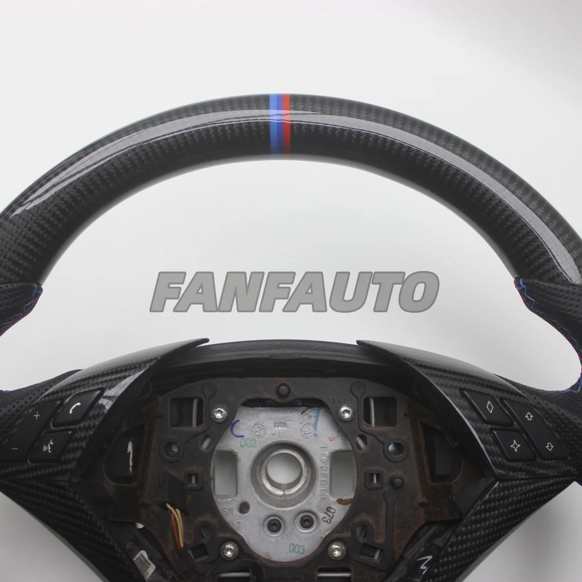 Replacement Real Carbon Fiber Steering Wheel with Leather for BMW E60 E61 5 Series 2003-2010 - Image 4