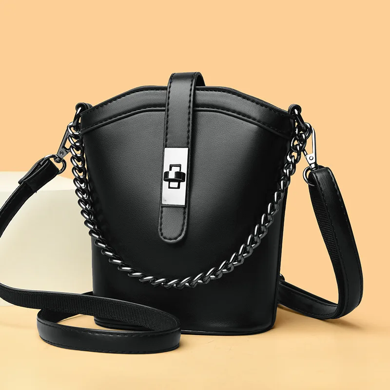 

Chain bag, new women's bag, versatile crossbody bag, large capacity, niche design, one shoulder bucket, mobile phone bag