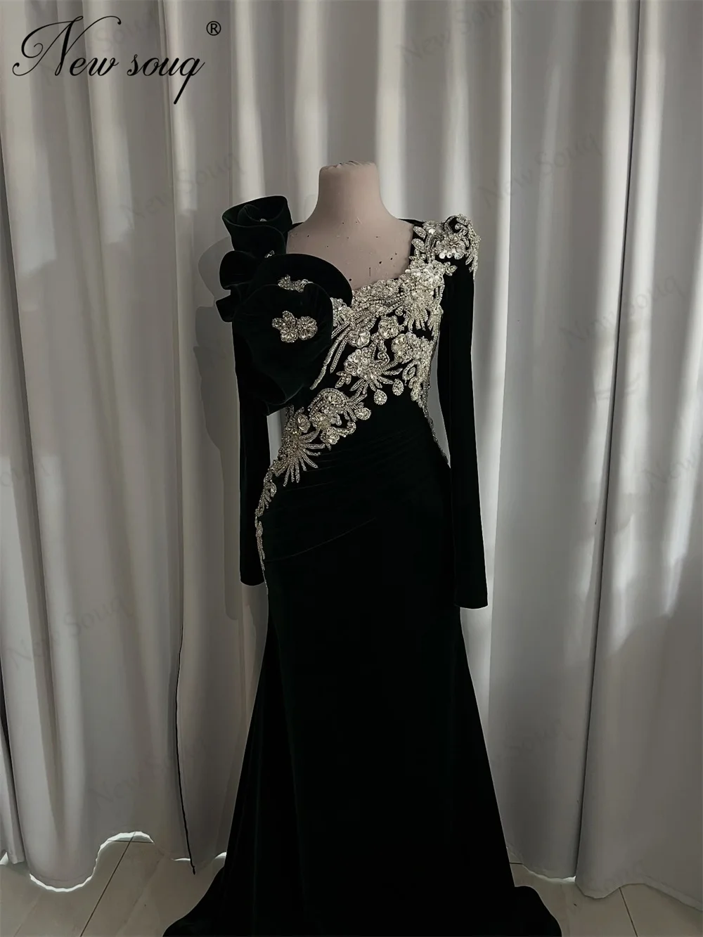 

Elegant Velvet Green Long Sleeves Evening Dresses Customized Beaded Pageant Prom Dress Cocktail Party Gowns 2026 Robes De Soiree