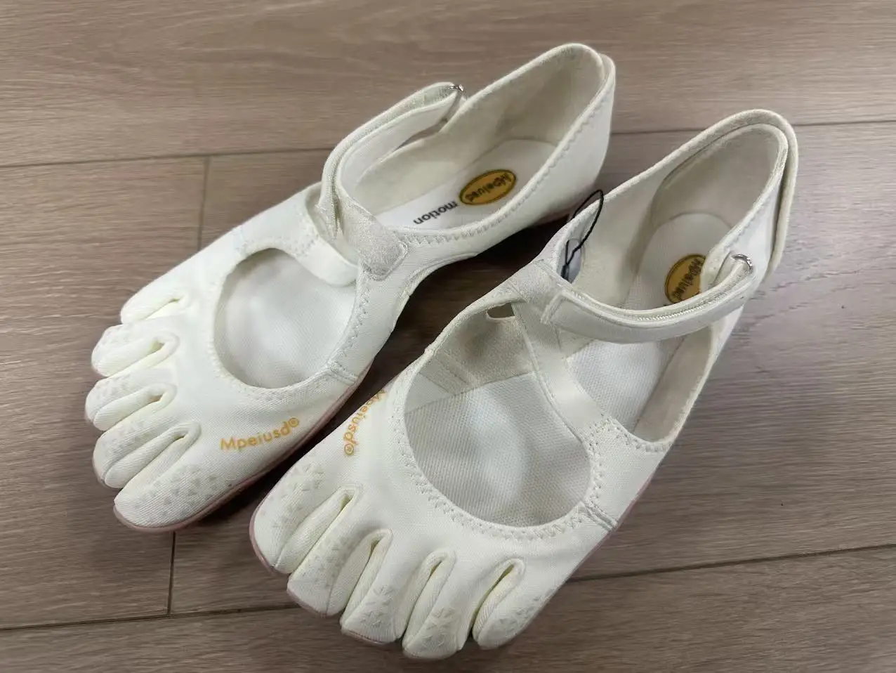 أحذية نسائية كاجوال بخمسة أصابع - أحذية يوجا بيلاتيس للرقص بنعل ناعم غير قابلة للانزلاق وخفيفة الوزن ومريحة للتدريب في الأماكن المغلقة