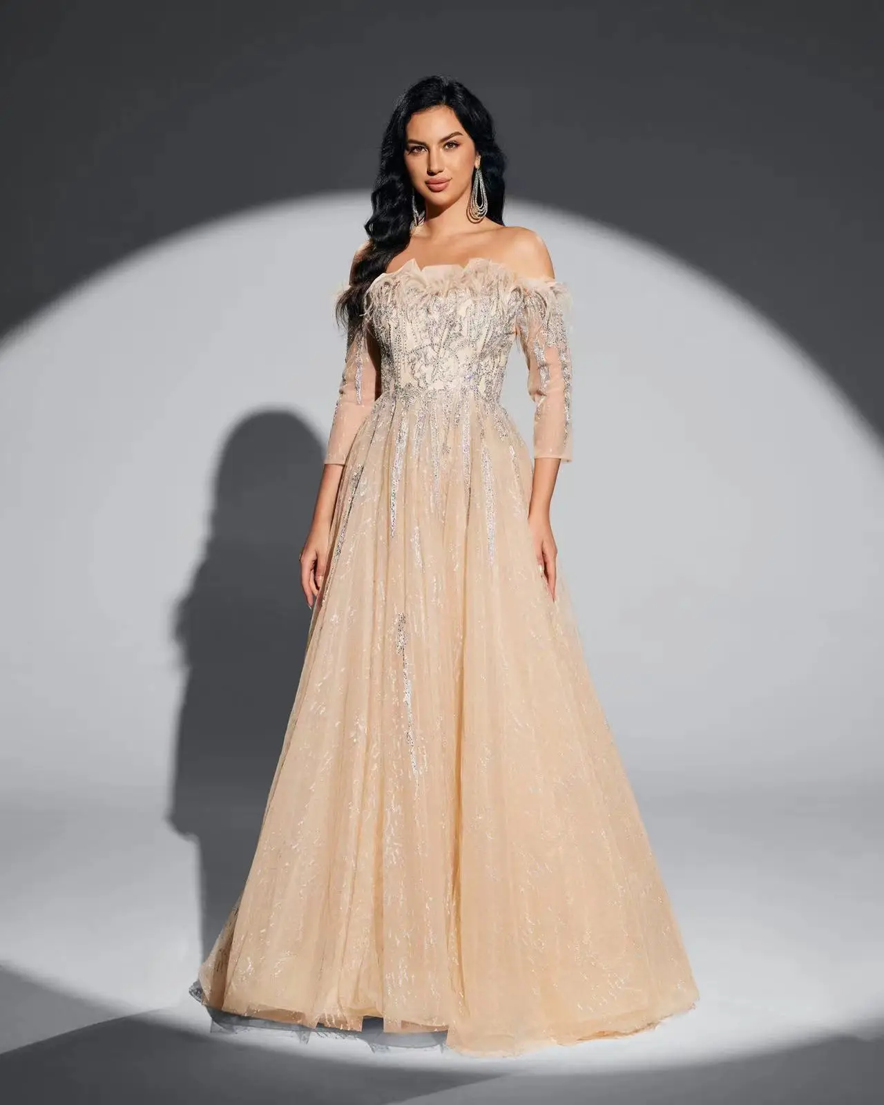 (تخفيضات) فستان شاليمار تشانغ ذهبي فاخر مزين بالترتر وأكمام طويلة فستان المضيف فستان رسمي للحفلات حسب الطلب