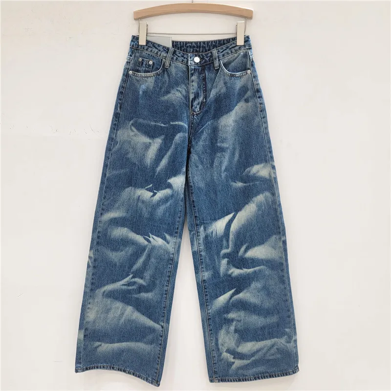 

Vintage wash wide-leg jeans. High-waisted, straight-cut & extra long for a sleek, leg-lengthening drape.