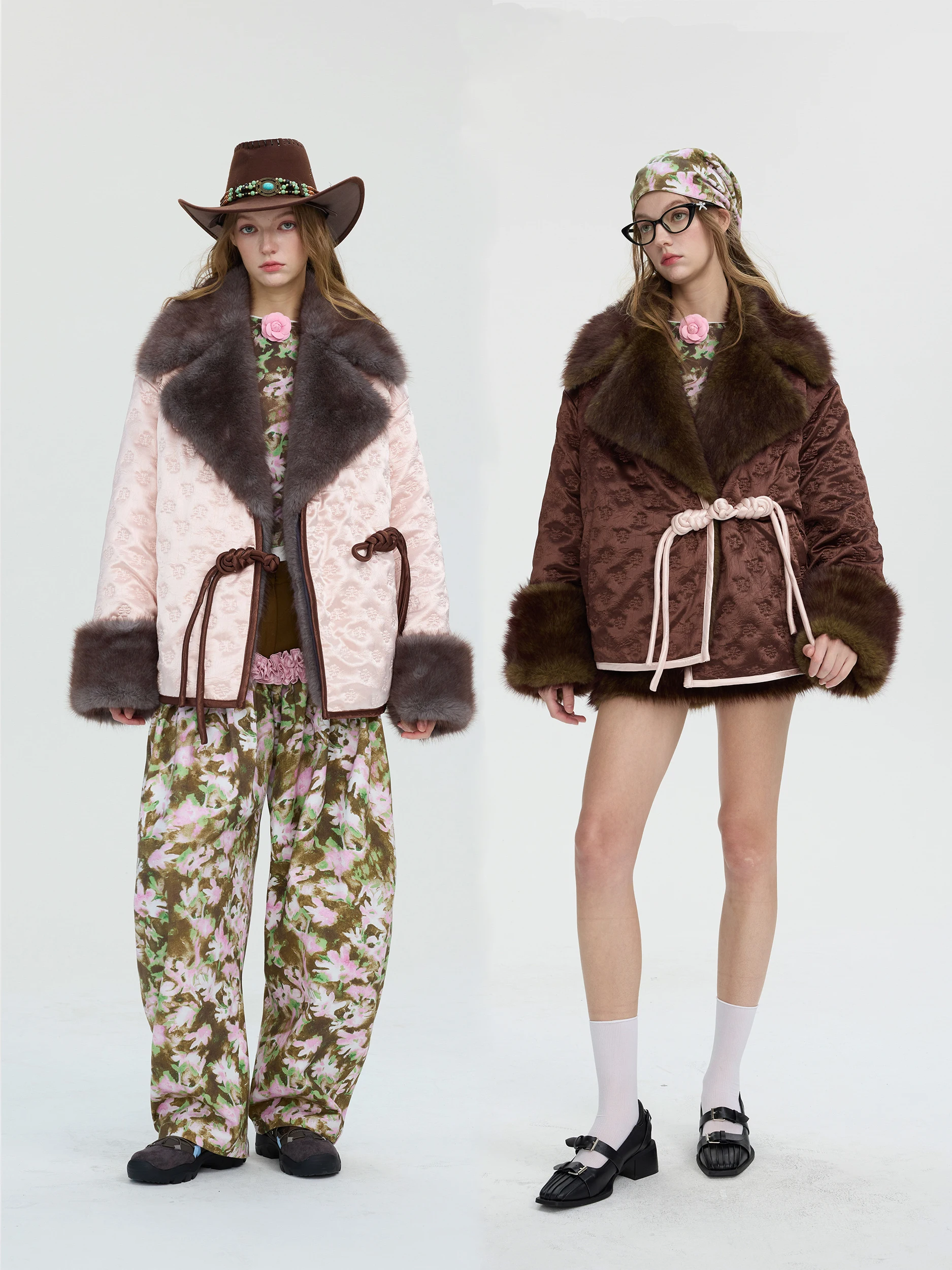 

Новинка! Теплый комплект из двух предметов: куртка и брюки из хлопка с отстегивающимся экологичным мехом. Осенне-зимняя коллекция MildRate.