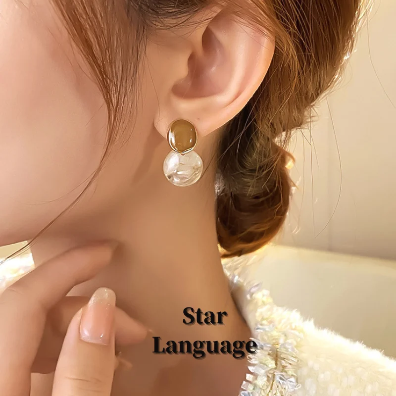 

Korean Autumn and Winter Retro Studs Earring for Women Irregular Enamel Earring Geometric Advanced Design Jewelry Christmas Gift