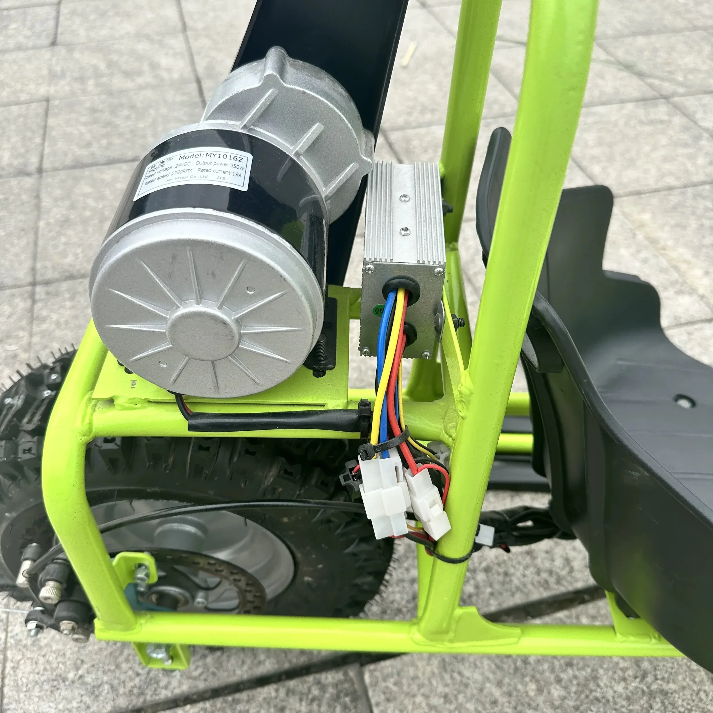 Winter Ski Resort Ski Car Snow Walking Mobility Scooter Crawler Outdoor Ice Electric Snowmobile