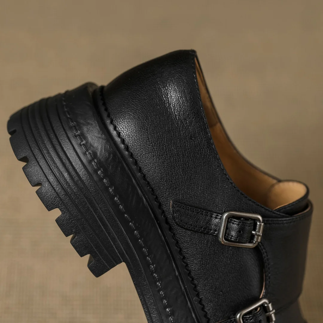 حذاء نسائي من جلد البقر بمقدمة مستديرة وإبزيم معدني منحوت على الطراز البريطاني سهل الارتداء ونعل سميك حذاء بدون كعب حذاء بدون كعب عالي الجودة #5