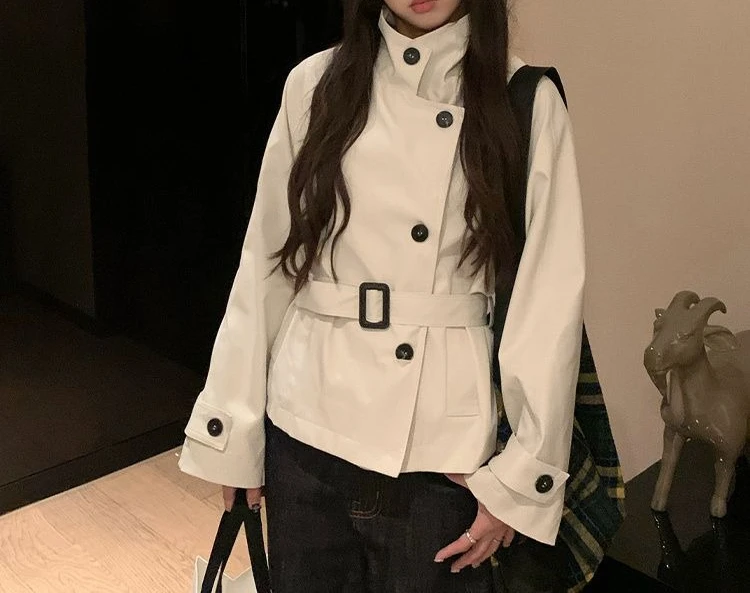 Рисунок 2 - Короткая ветровка для женщин весной и осенью 2023 года