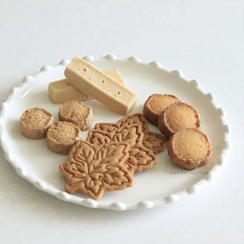Cookie Cutter S/L Maple Leaf Pressed Mold Novel Biscuit Stamp Plastics DIY Homemade Party Dessert Pastry Baking Kitchenware
