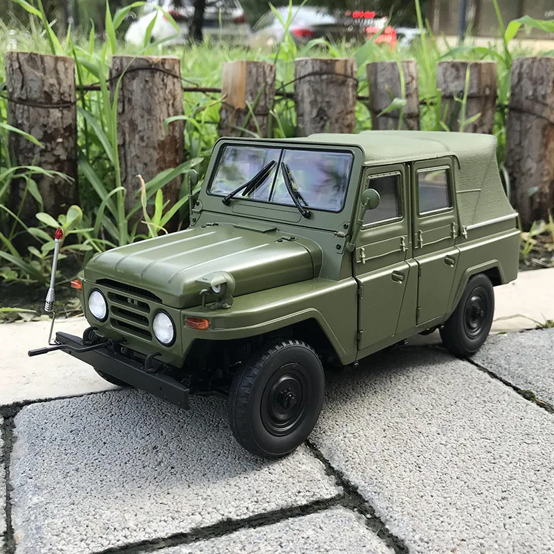 

1:18 China Beijing 212 Jeep bj212 Alloy car model SUV static collection decoration Collect birthday presents Classic car