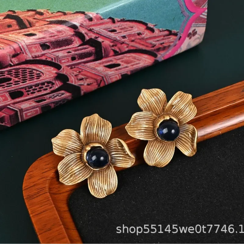 Qingdao medieval Vintage flower stud earrings French retro inlaid earrings temperament elegant medieval flower earrings