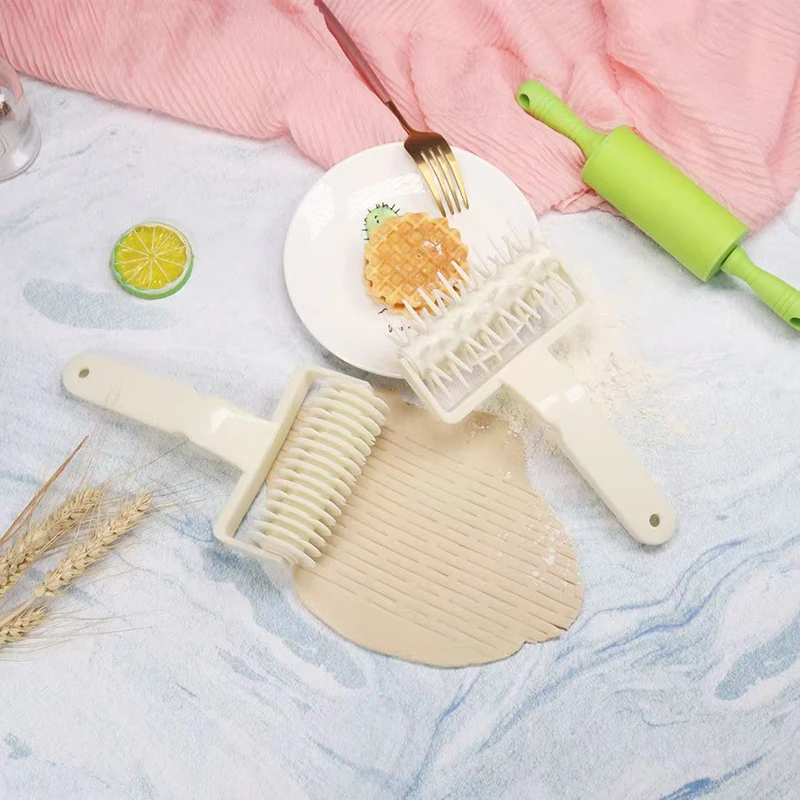 البلاستيك شعرية الأسطوانة القاطع قاطع العجائن البيتزا العجين دوكر كوكي فطيرة البيتزا المعجنات شعرية الأسطوانة القاطع ثقب الخبز لكمة