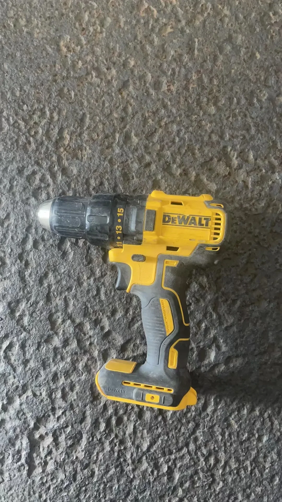 DeWALT DCD777B 20V MAX Cordless Brushless Drill 1/2-Inch Tool Only second-hand