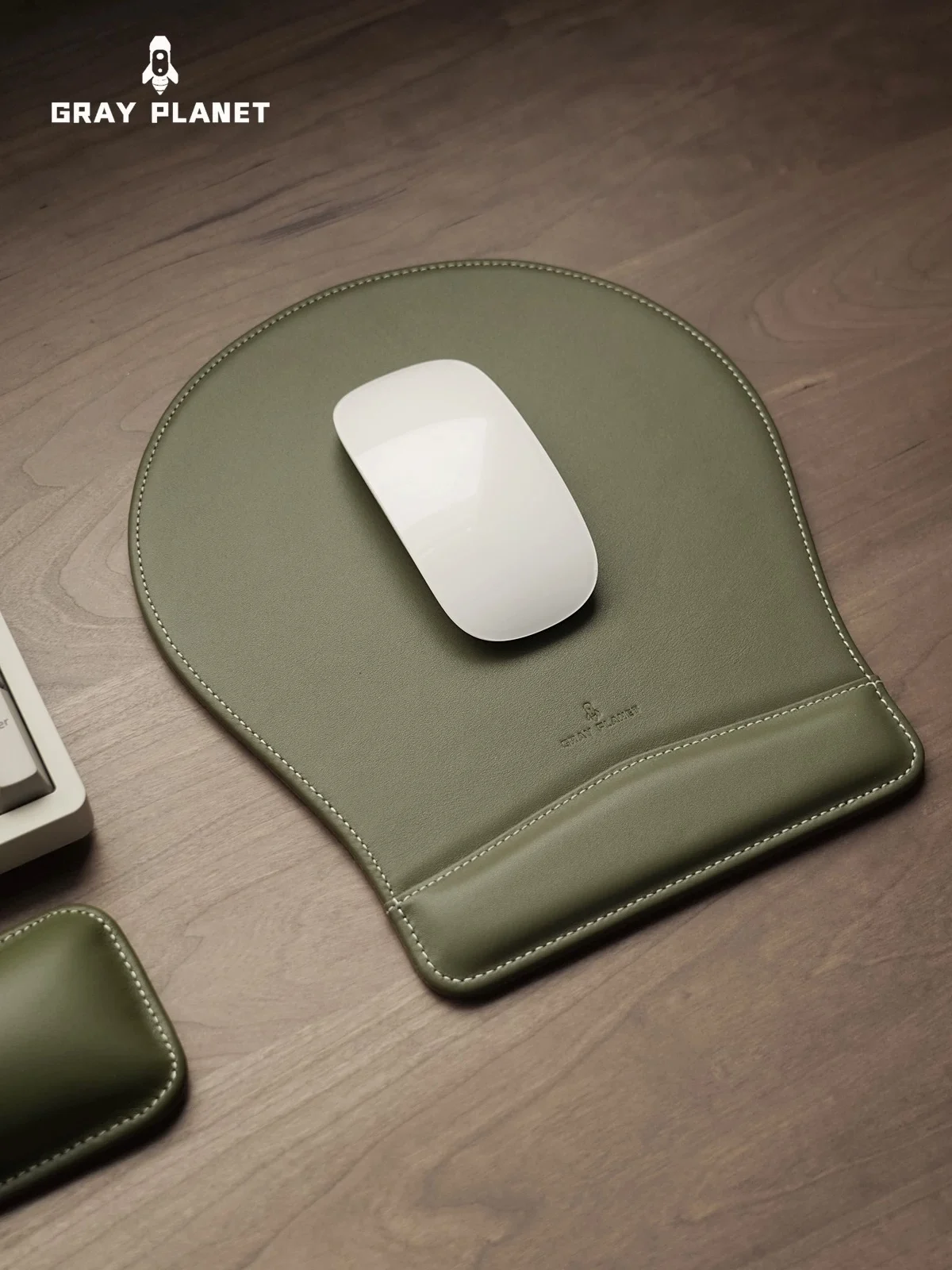 

Top layer cowhide leather desk mat mouse pad, wrist protection round handrest, high-end business office desk mouse pad