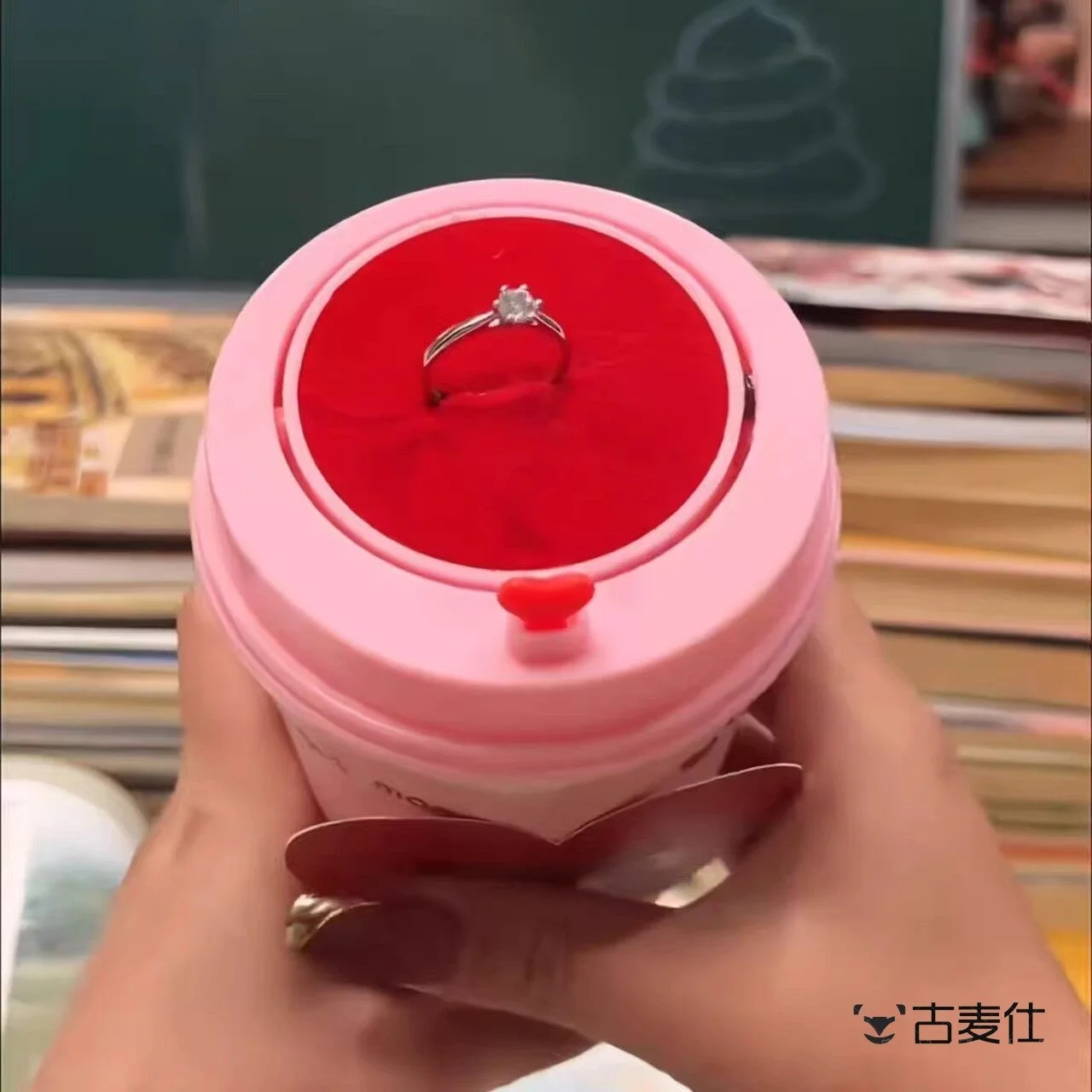 

Valentine's Day Proposal Gift Cup Flip Mechanism Surprise Jumping Milk Tea Cup Cover Ring Box Storage Organizer Jewelry Box