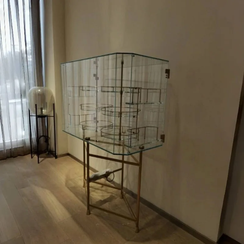 خزانة عرض زجاجية فاخرة إيطالية خفيفة، خزانة مشروبات، تصميم باب مزدوج للمنزل والفيلا، تخزين من الفولاذ المقاوم للصدأ وحافة طعام