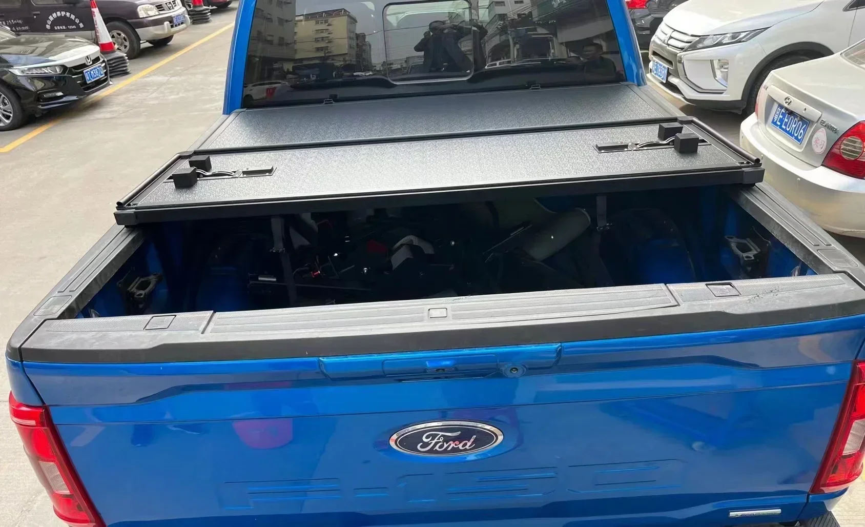 Factory High Quality Hard Tri Fold Aluminum 4x4 Pickup Truck Bed Cover Tonneau Cover For Toyota Hilux Revo Vigo Tacoma Tundra Ho