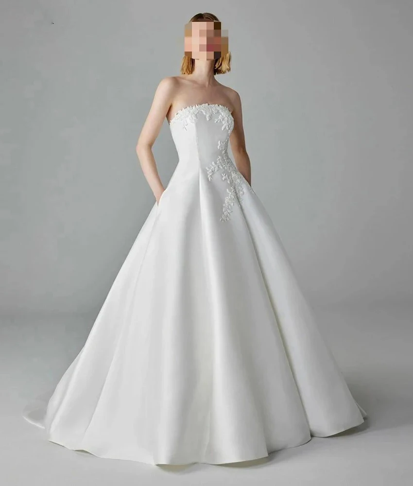 

Customized Graceful Satin A-Line Sequined Flowers Buttons Evening Dress High Quality Strapless Sleeveless Women Wedding Gowns