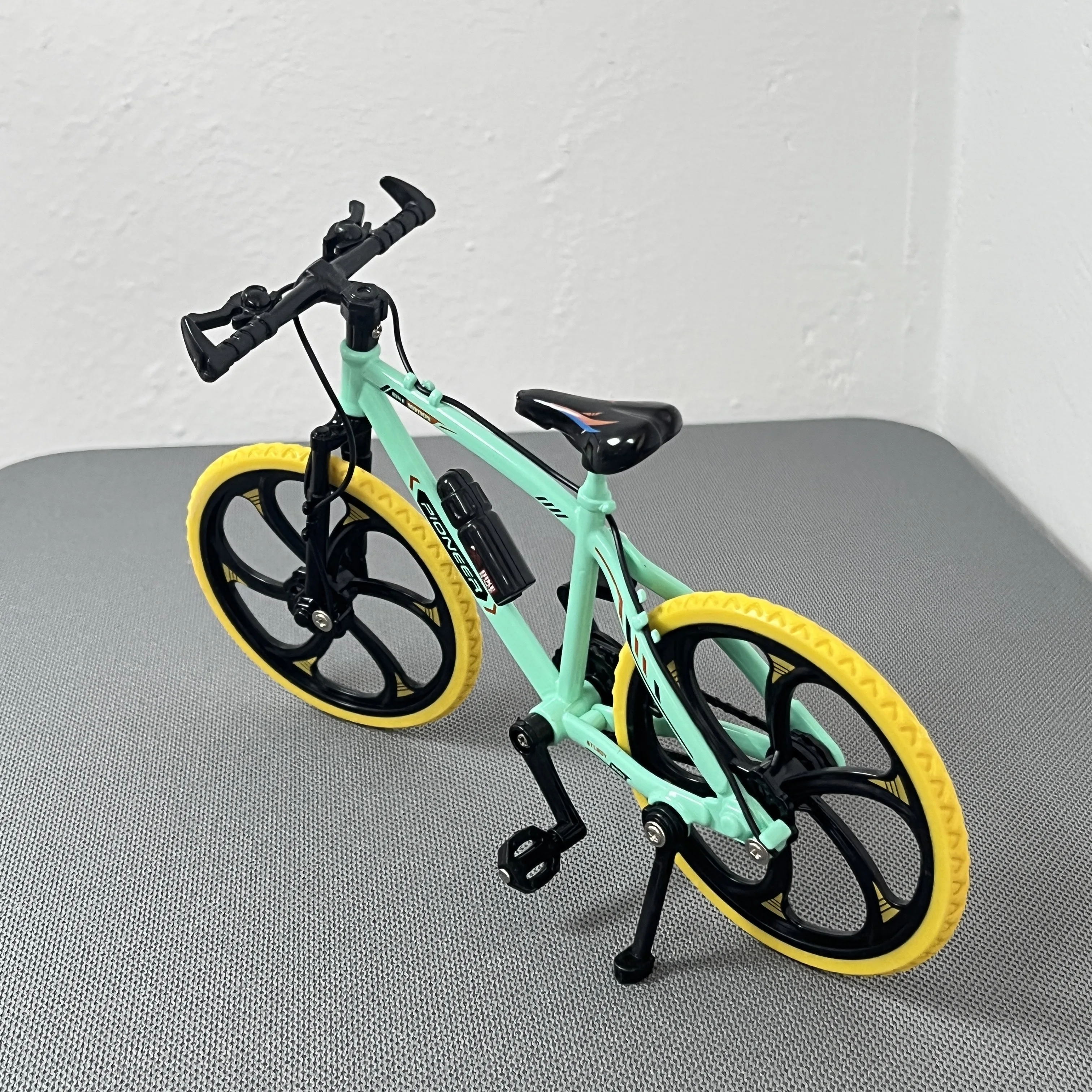 Miniature Vélo De Montagne Alliage 1:8 – Figurine Collection Roues Mobiles – Déco Bureau Sportive – Cadeau Cycliste