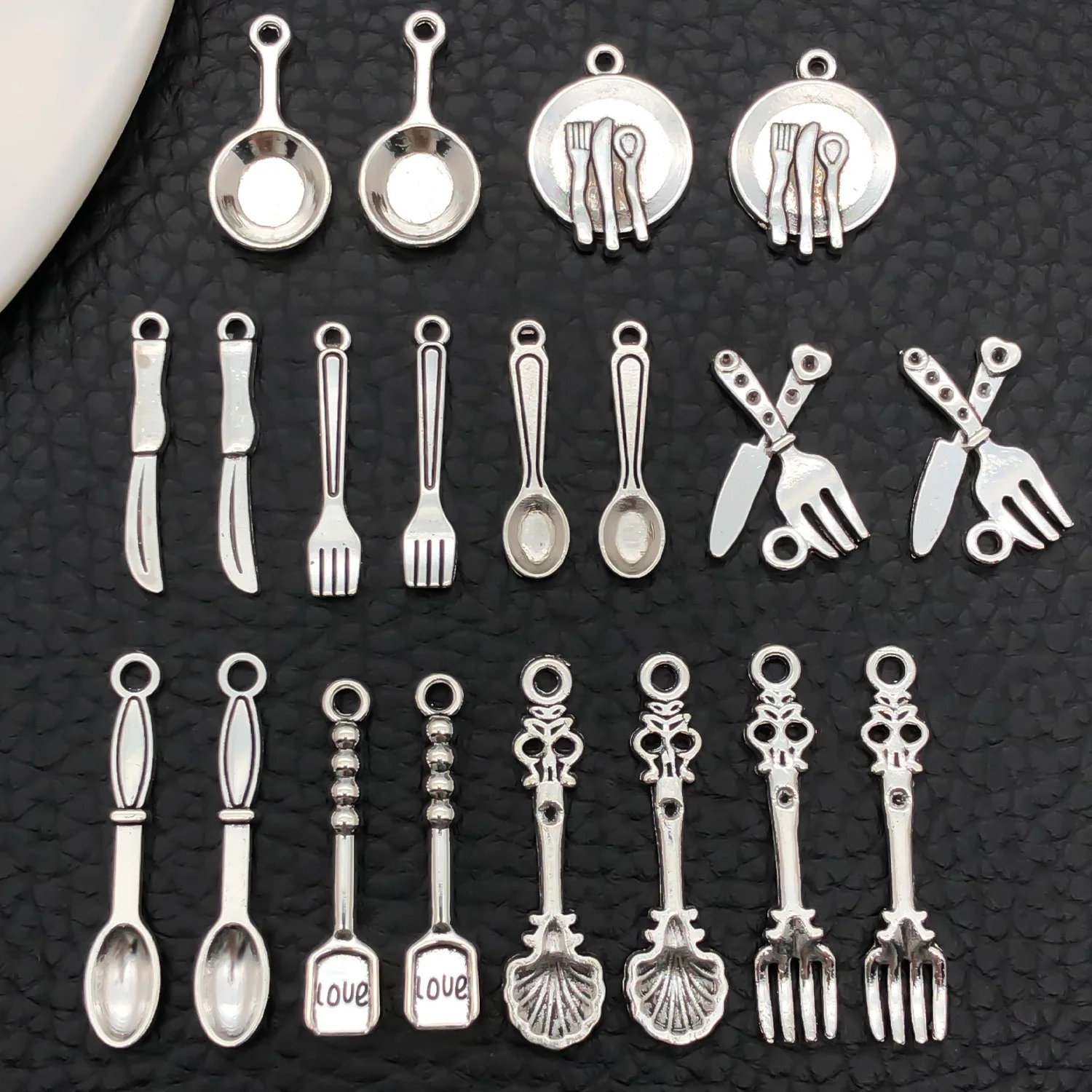 10/20/100 pcs Hot-Selling Antique Silver Alloy Realistic Cutlery Knife Fork Spoon Series Pendant Charms for DIY Bracelet Ornamen