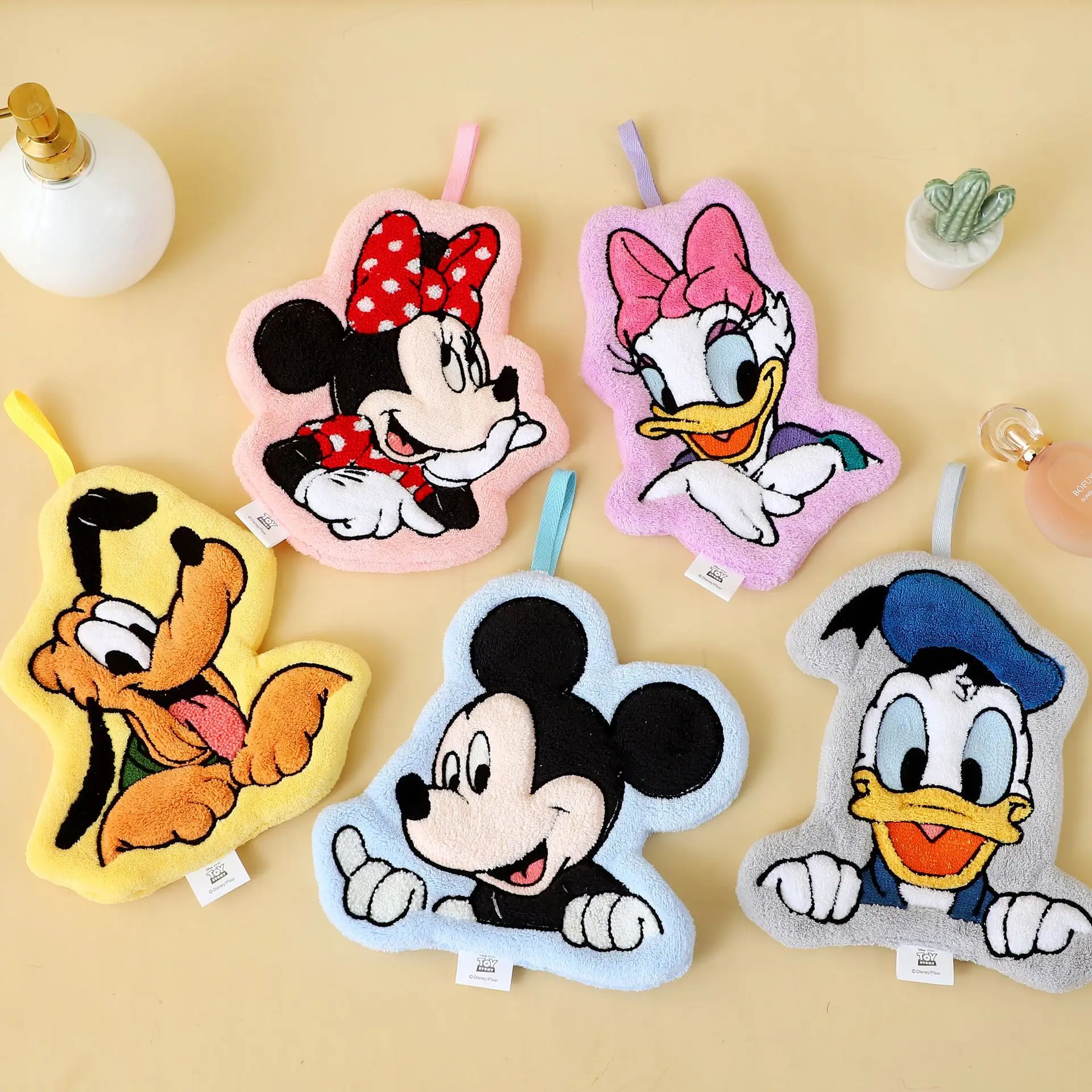 Miniso 正規品 ディズニー コーラルベルベット ハンドタオル 吊り下げ キッチン雑巾 ハンカチ 小タオル ミッキー スーパーマーケット かわいい ギフト