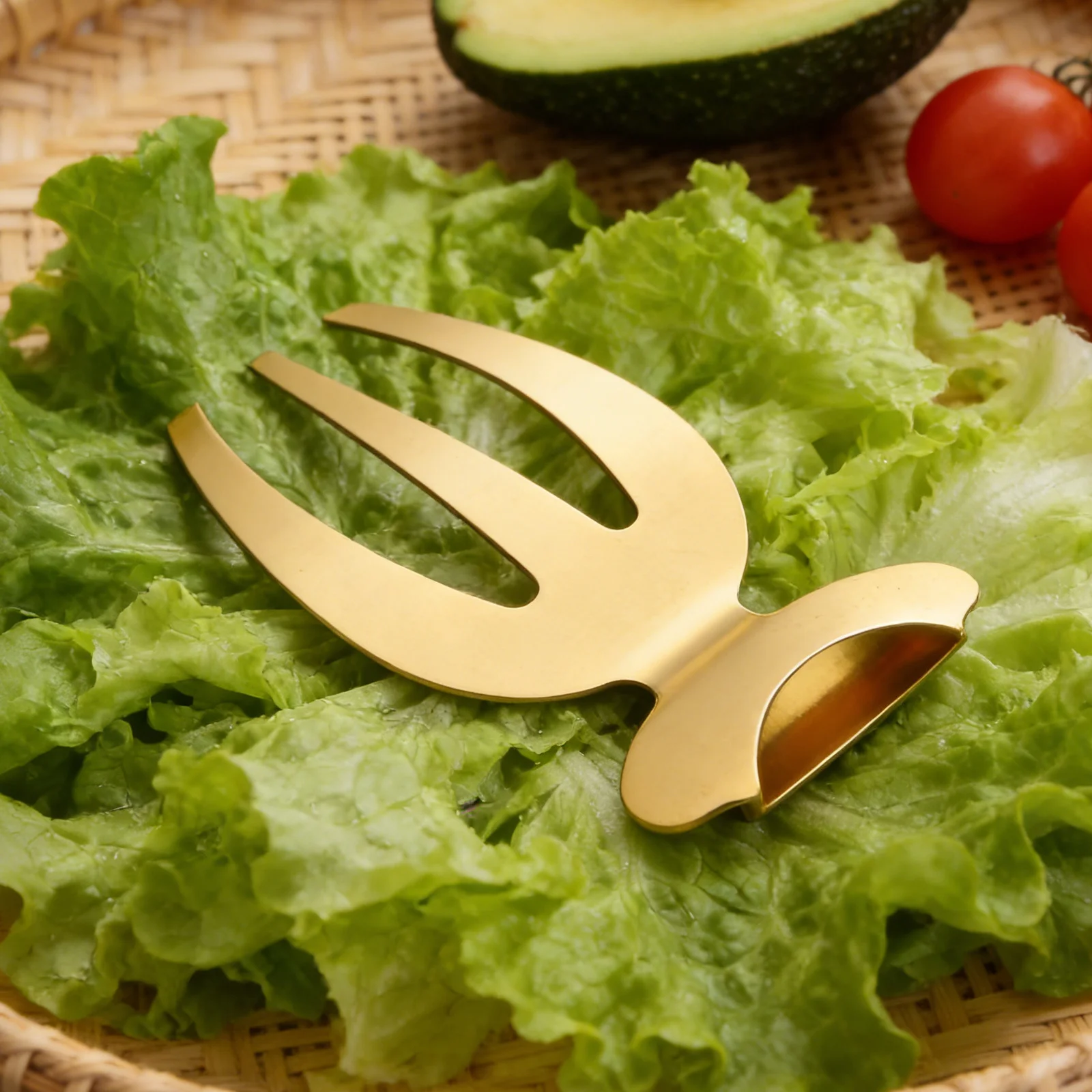 

Premium 3-Piece Stainless Steel Salad Tongs Gold Finish Lightweight Strong Claws for Firm Hold Salad Serving Forks Kitchen