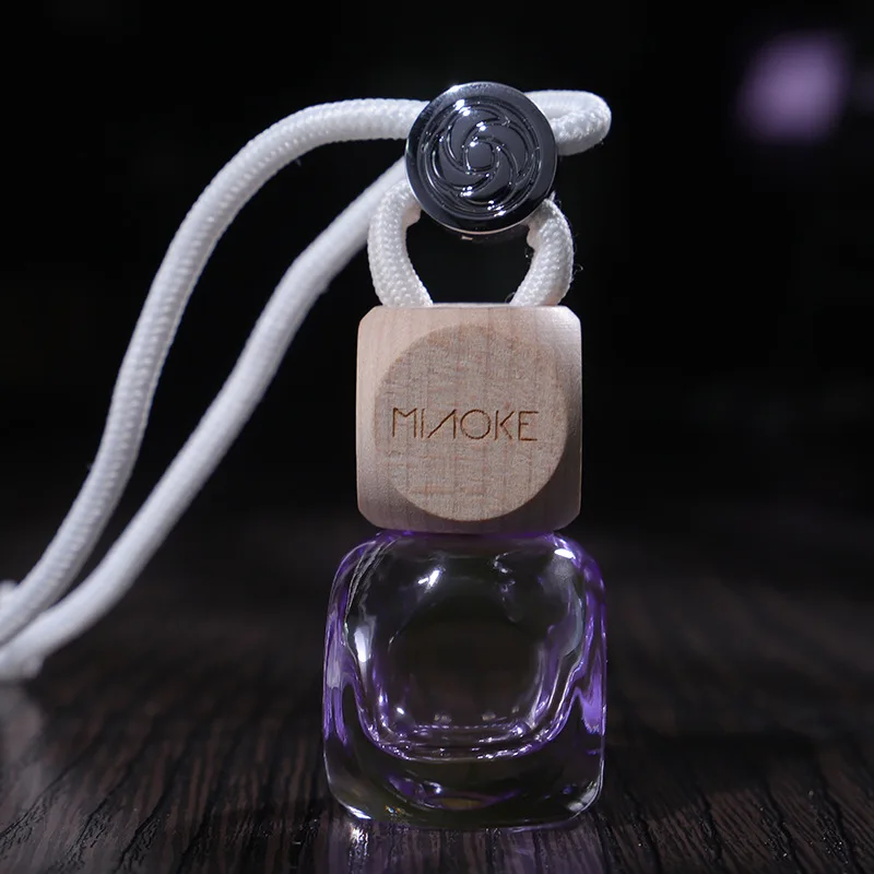 8ml車用吊り下げ式香水ディフューザー、木製アクセント付き車用アロマセラピーペンダント、空ボトル、ガラスペンダント香水ボトル