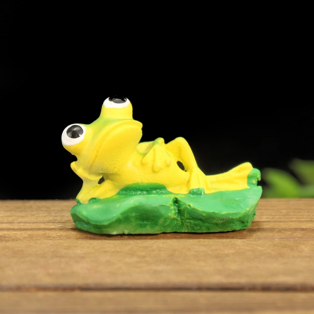 Muy Bien Mini Resin Rowing Frog Statue Miniature Animal Craft Model Home Fairy Garden Outdoor Courtyard DIY Decor Accessories