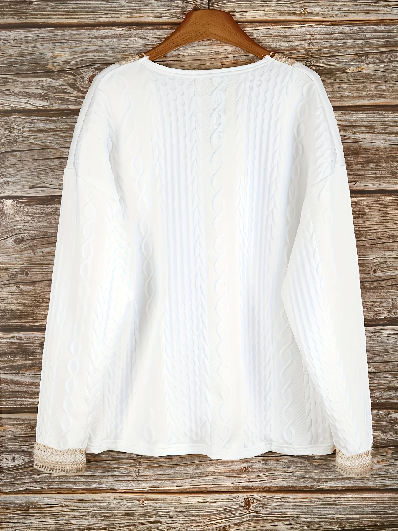 Stilvoller V-Ausschnitt-Pullover mit Spitzenbesatz für Damen in Übergrößen für mühelose Eleganz – Detail 5