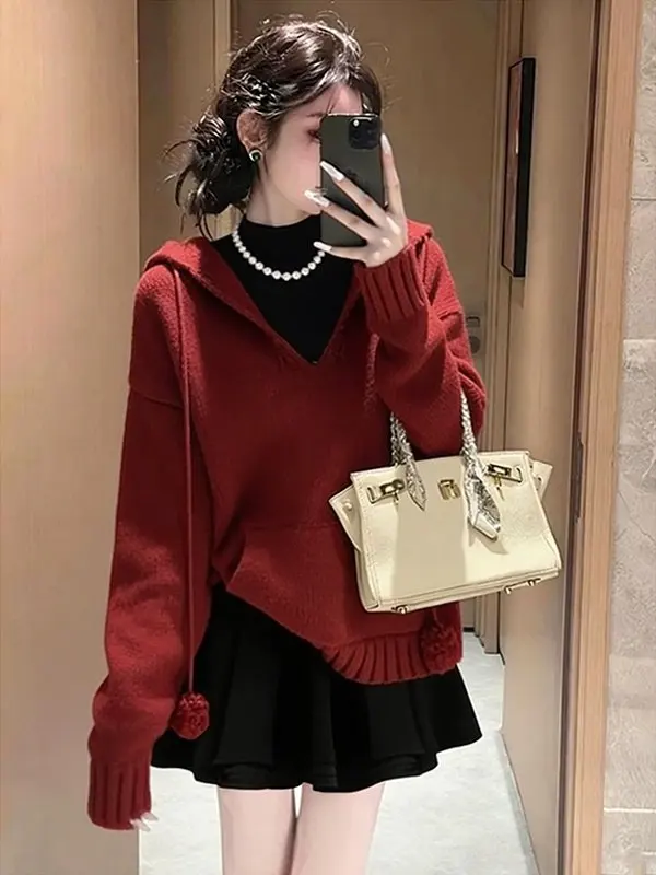 

Красный вязаный свитер и облегающий комплект из двух предметов: милый корейский стиль, осенне-зимний наряд для празднования Нового года