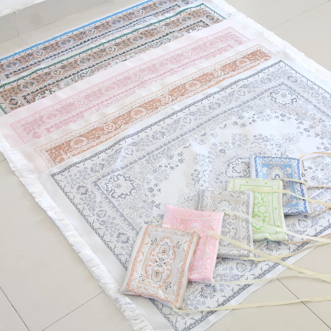 Crossbody storage prayer mat, chenille suede mat comes with a set of 99 artificial pearl prayer beads, portable travel mat set