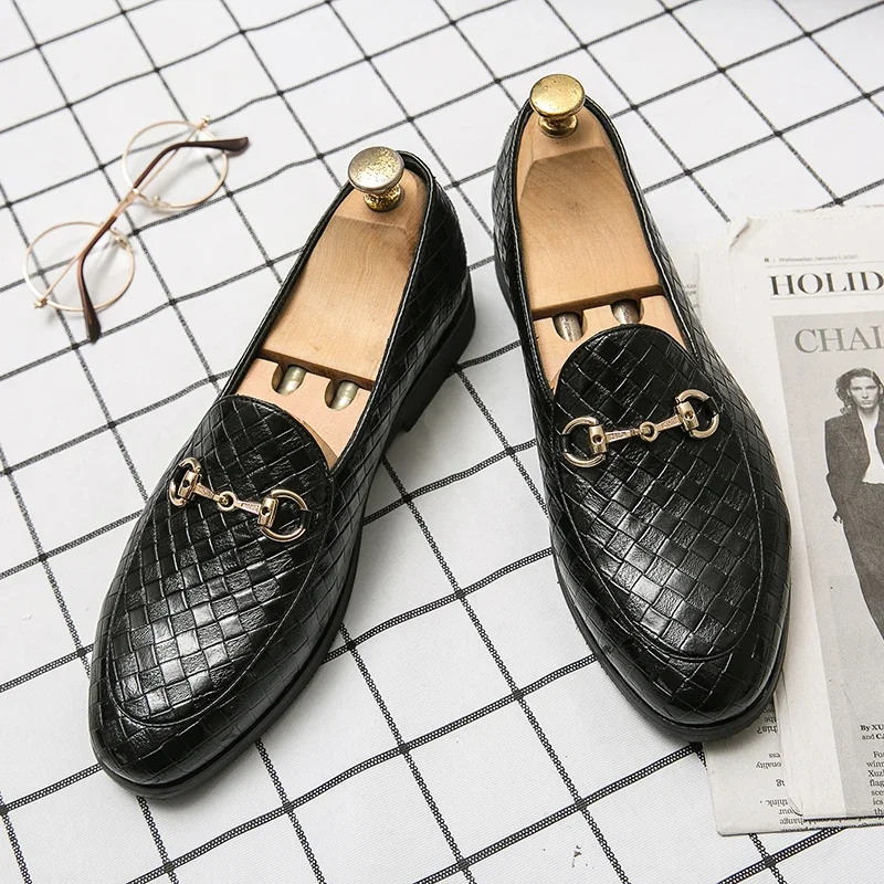 Loafers Shoes Men PU Embossed Woven Pattern Metal Buckle Decorative Pointed Low Heel Business Casual Shoes Classic Men Shoes