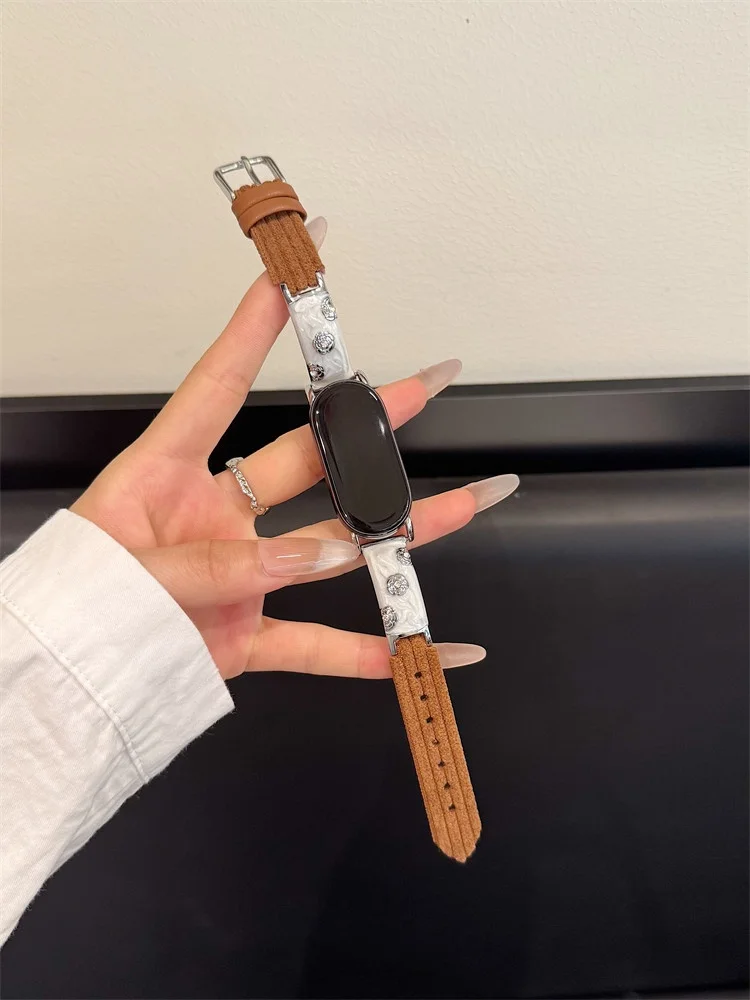 

Металлический вельветовый ремешок с цветочным принтом подходит для Xiaomi Band 8Pro/9Pro, для Mi Band 3/4/5/6/7,8/8NFC/9NFC/10/10NFC, для Redmi Watch5/4/6