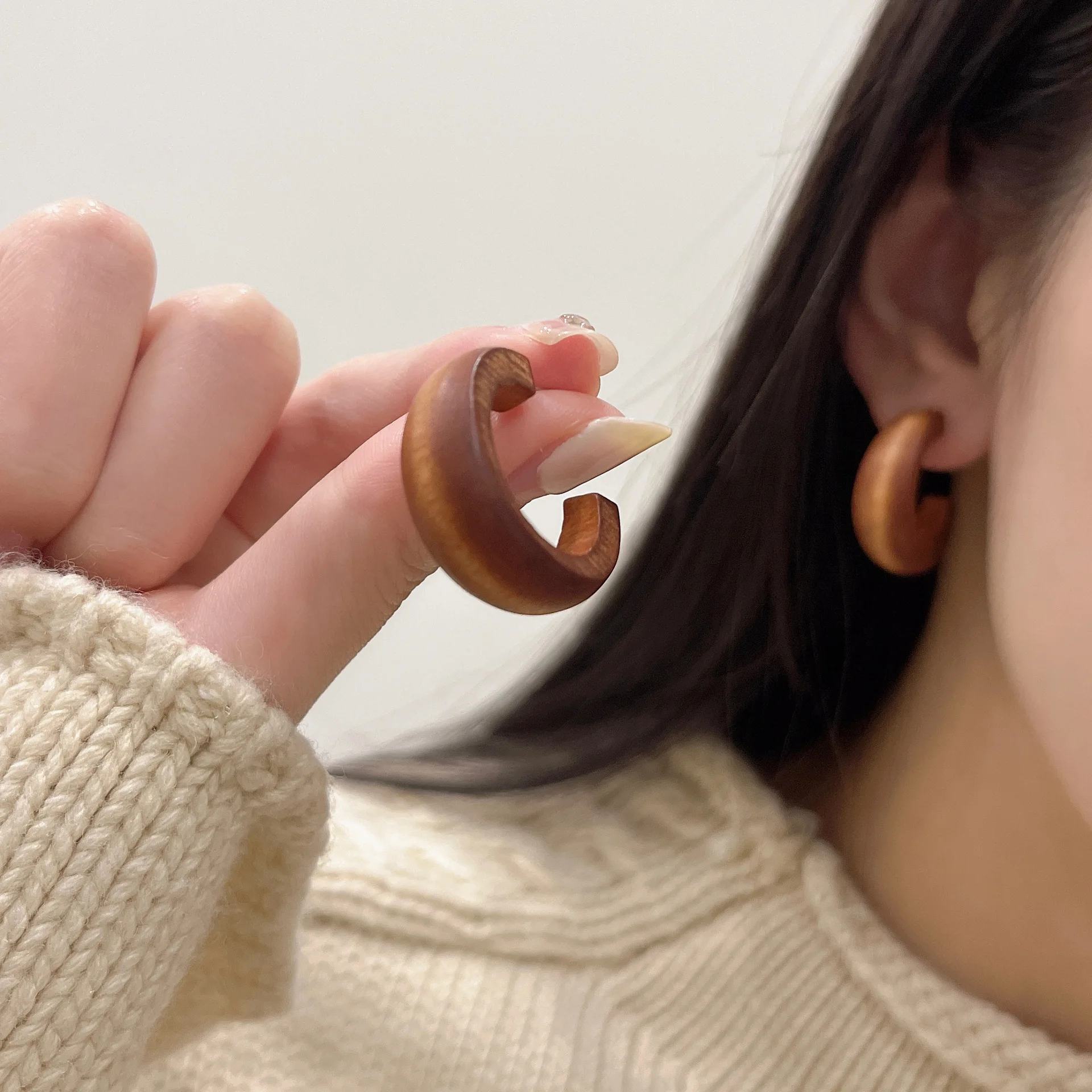 

Simple and Versatile Matte Wooden Earrings Geometric C-Stye Statement Vintage Big Circle Wood Ear Ring Fashion Jewelry Gift