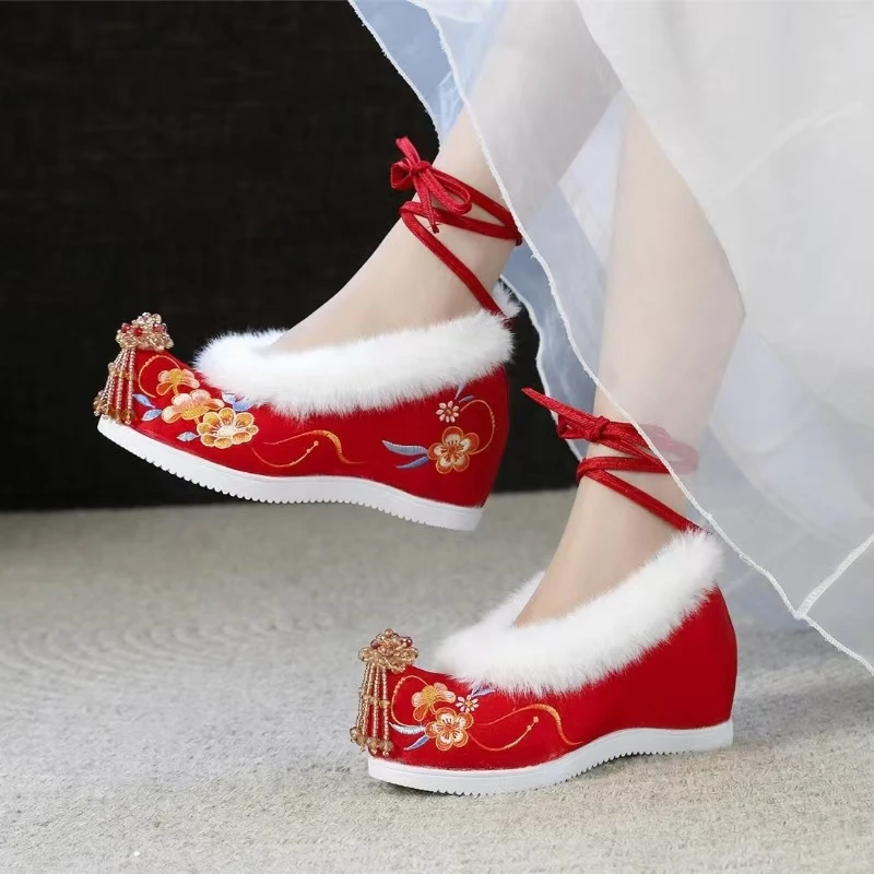 

Chinese Style Women Shallow Embroidered Cotton Shoes Increased Internal Plush Keep Warm Cocked Shoes Toe Ankle Strap Hanfu Shoes