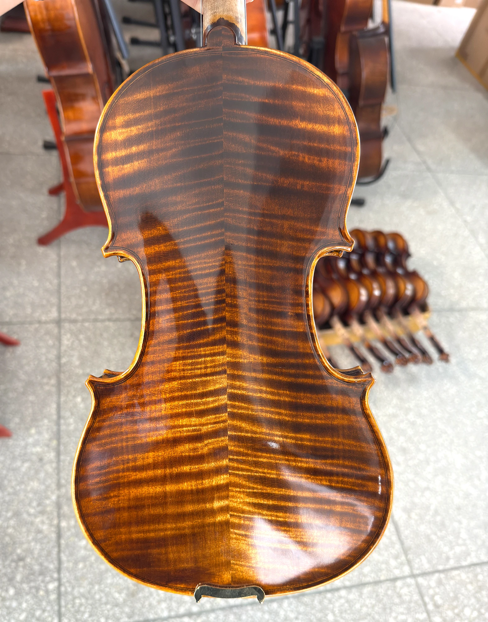 4/4 Handcrafted Violin, Natural Flamed Maple, Aged 10+ Year Spruce, Oil Varnish, Includes Case, Bow, Shoulder Rest