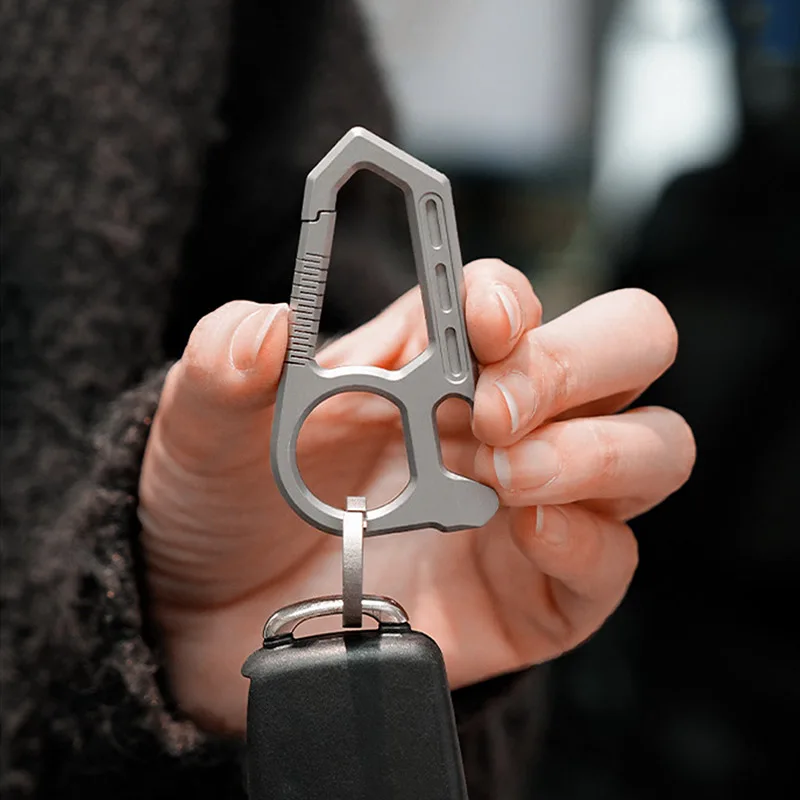 

Многофункциональный инструмент EDC для активного отдыха: титановый D-образный карабин-брелок с открывалкой для бутылок и ломом для вскрытия, для кемпинга и альпинизма