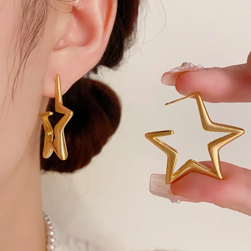 European and American Personality Exaggerated Metal Wire Drawing Process Pentagram Temperament Design Earrings.