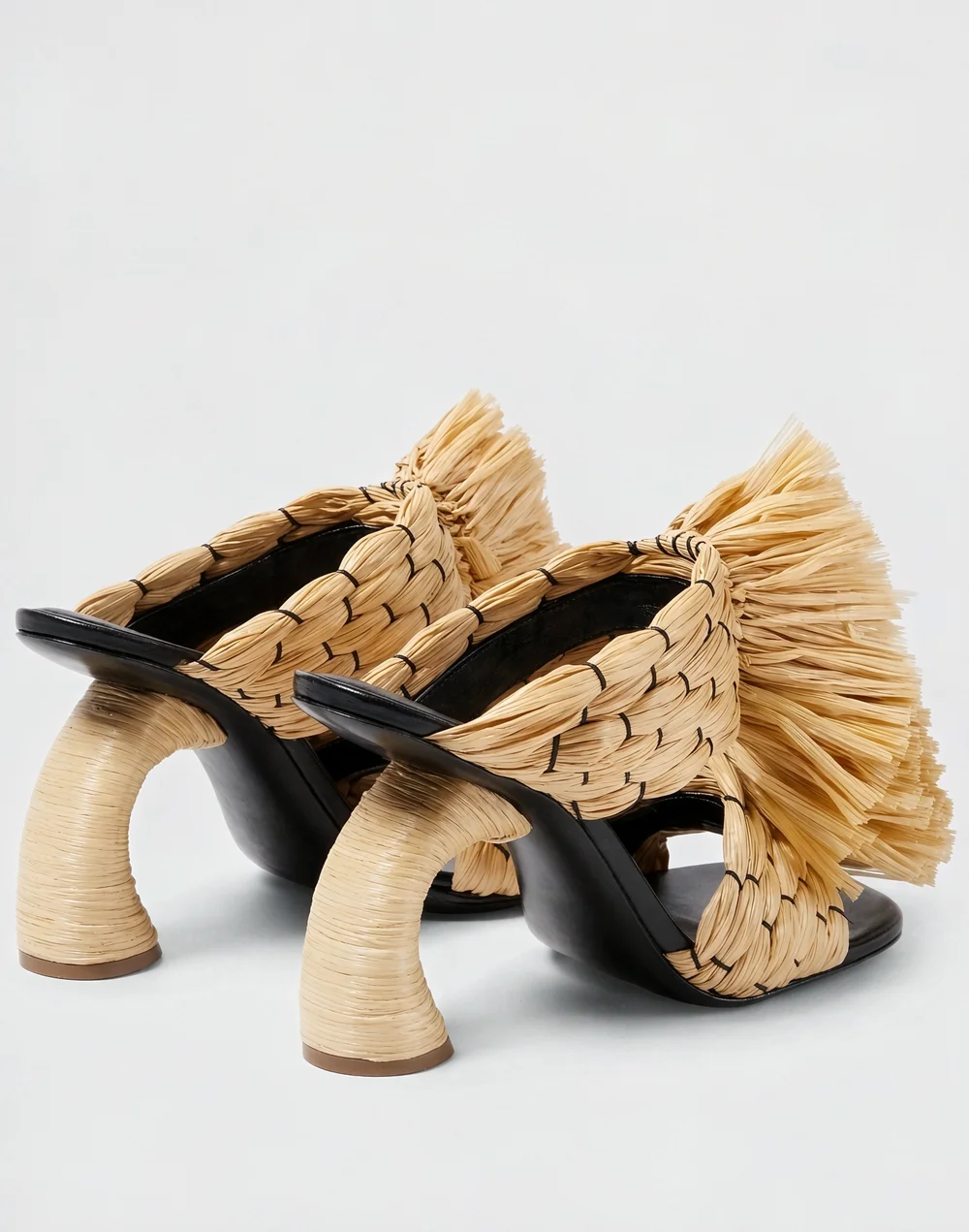 صنادل نسائية عصرية بكعب عريض و - مراجعة Mule Slip On وسعره