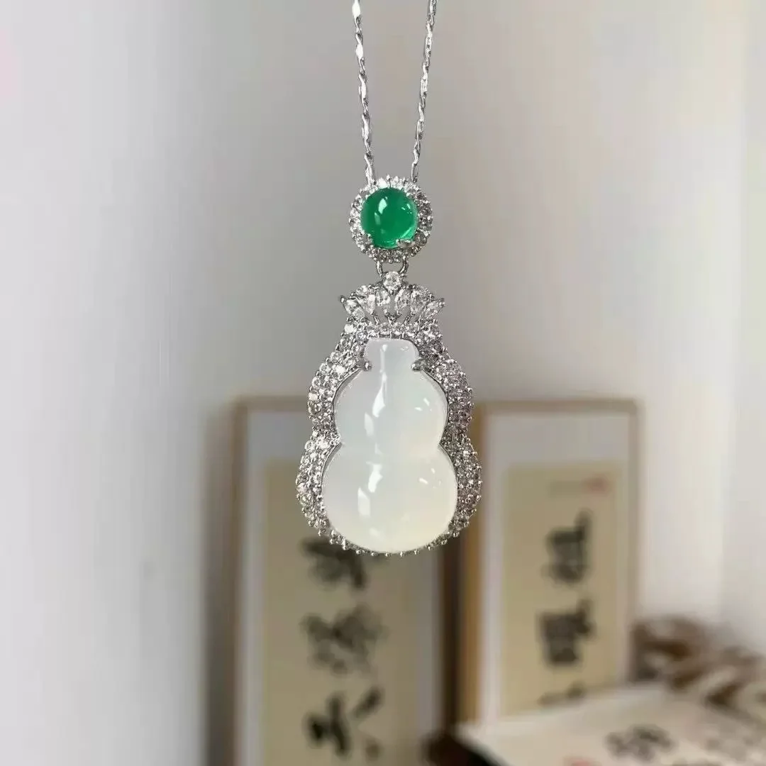 

The latest Chinese-style imitation chalcedony gourd titanium steel women's collarbone chain necklace