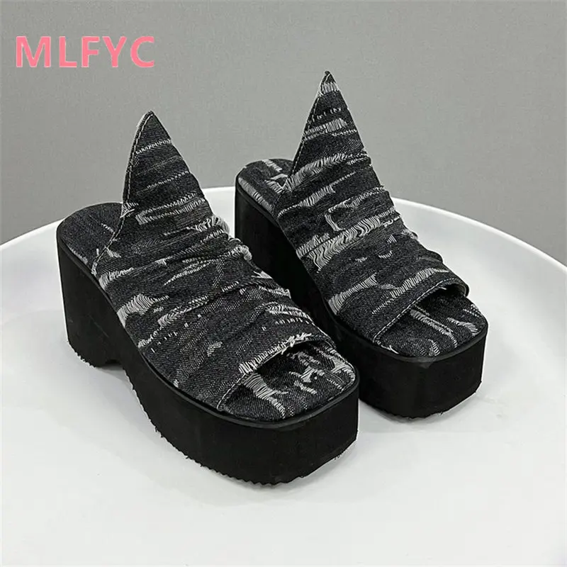 2023 Summer New Large Thick Sole Slope Heel Outwear Open Toe Sandals for Women's Casual Simple Sandals