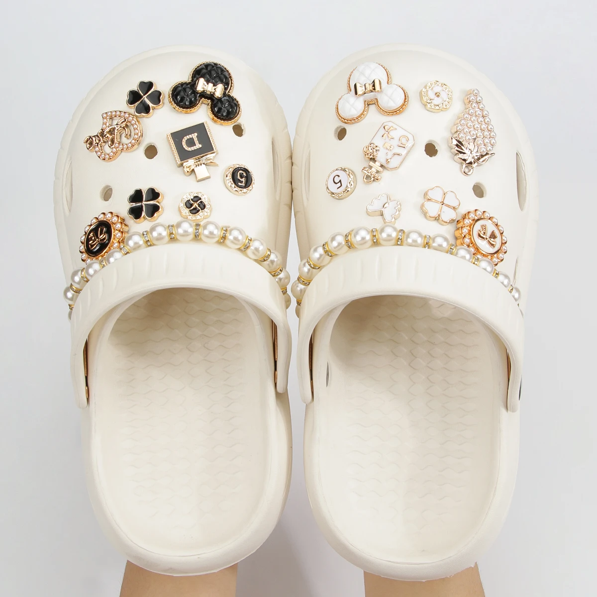 � 18-teilige goldene Bären- und Hasen-Schuhanhänger – abnehmbare Bling-Blumenklammern für DIY-Schuhe und Party-Dekoration für Damen – Detail 7