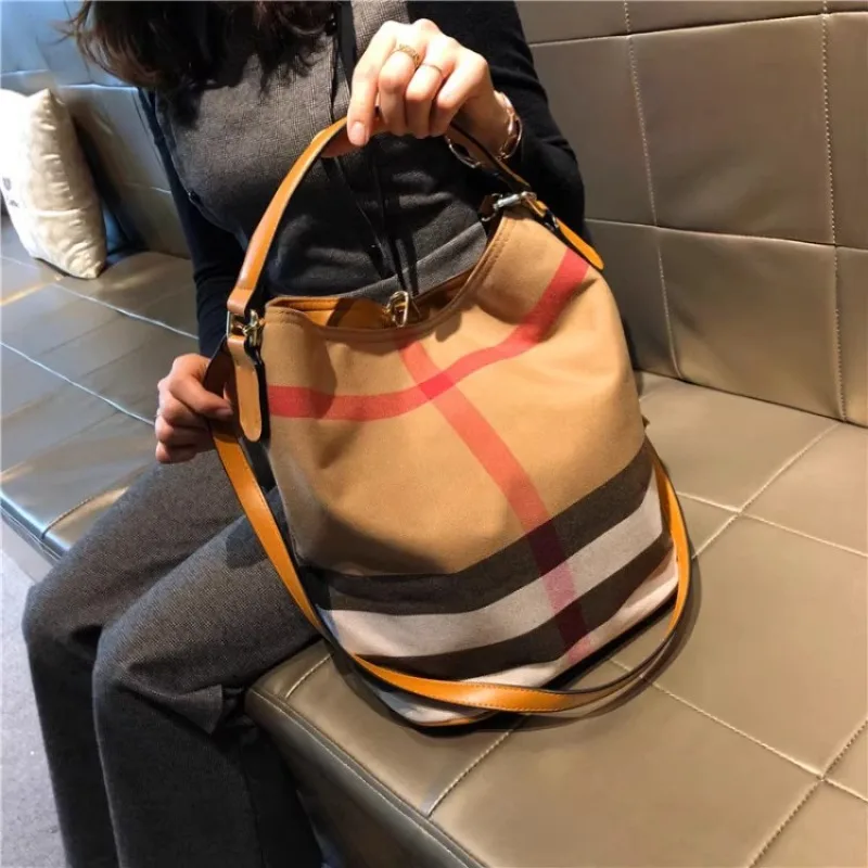 Unique Business Leather Tote Bag For Professional Women High-End Designer Commuter Bag With Logo Detail